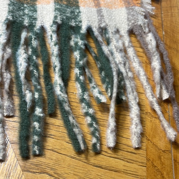 NWT FALLS CREEK SCARF - Picture 6 of 13